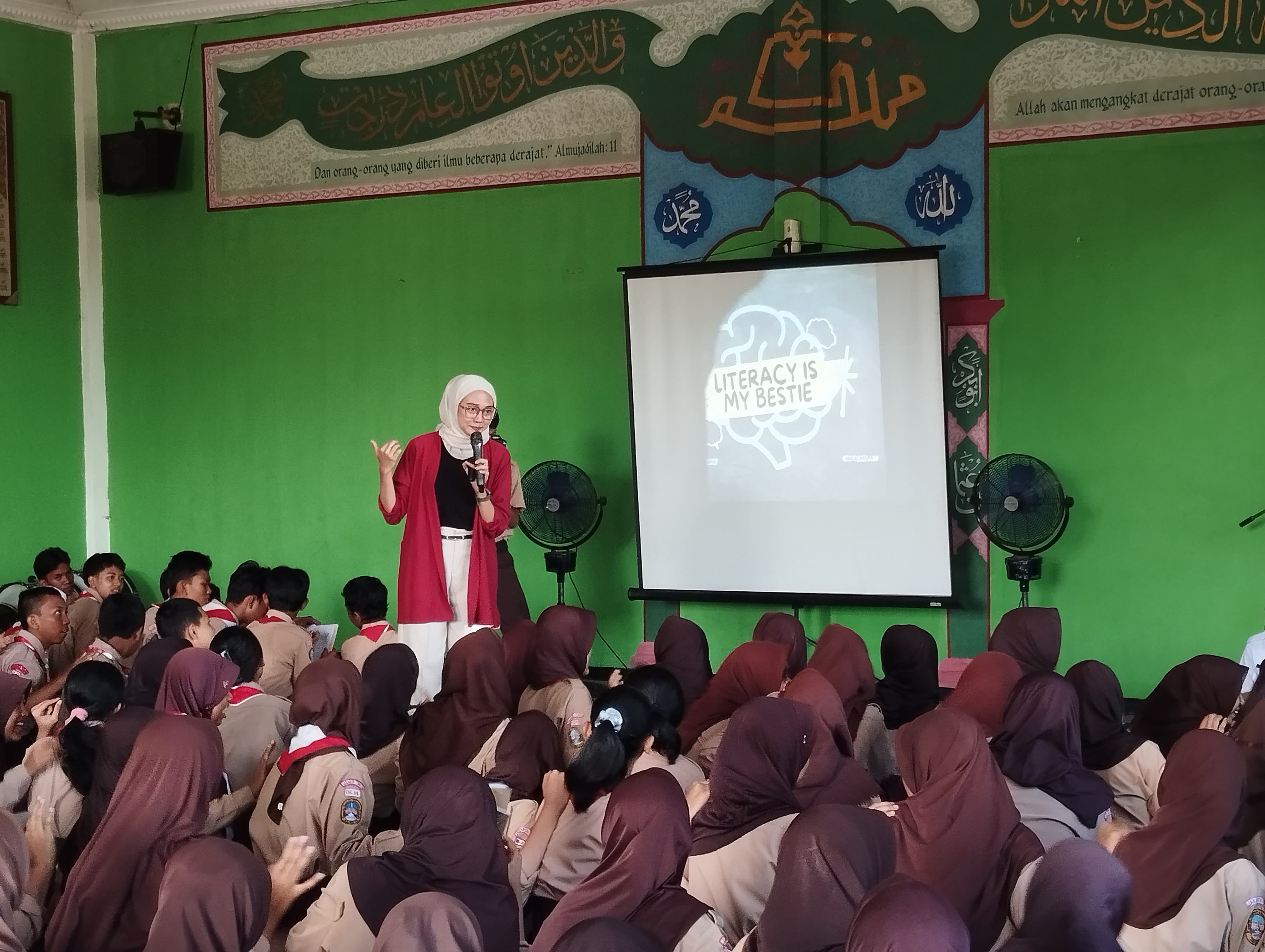 Roadshow Workshop Membaca Di SMP Negeri 168 Jakarta